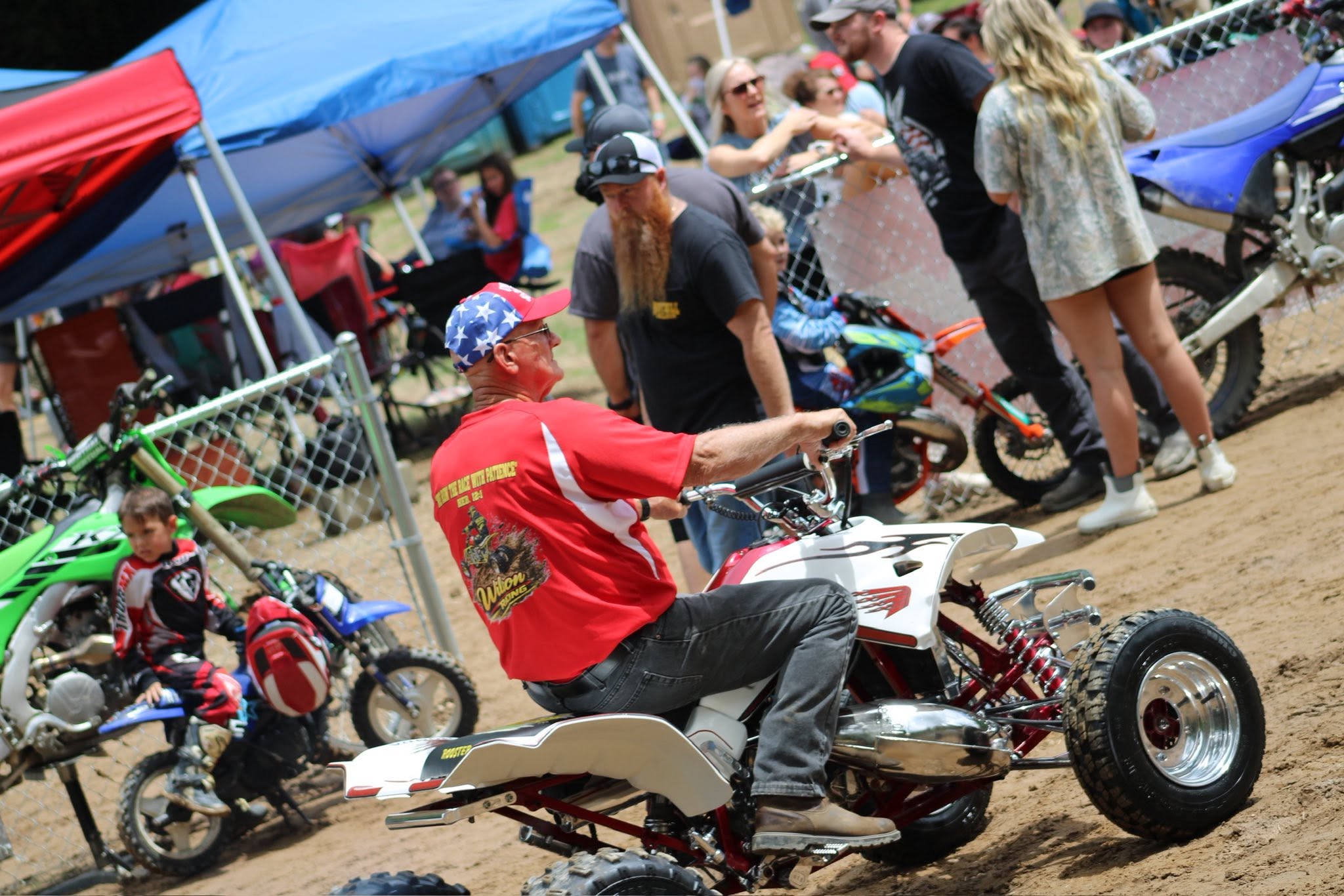 Fans and race-day atmosphere at Moonshine Hillclimb